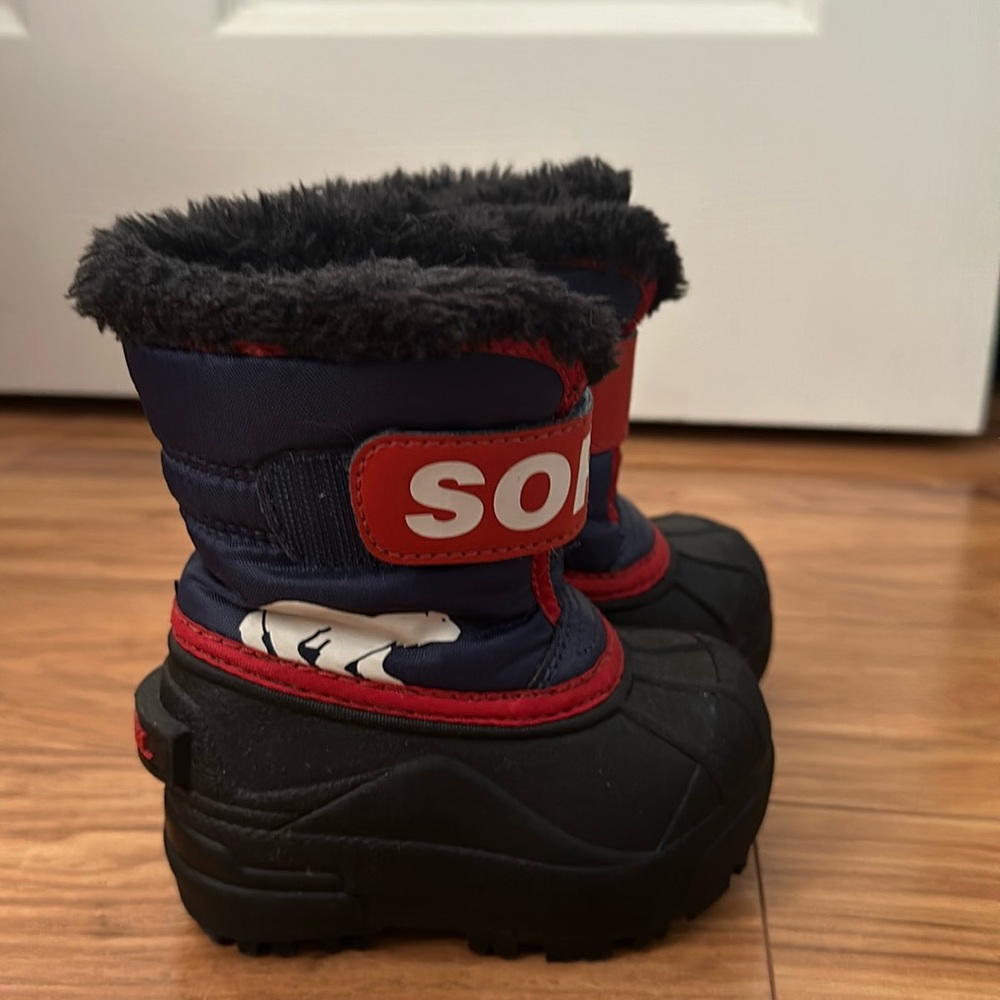 Sorel toddler snow boots. Great used condition.